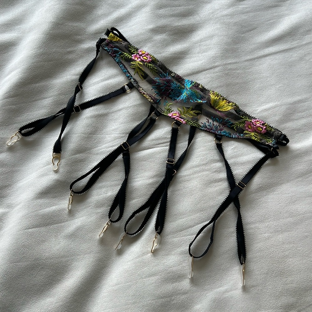 Edge O’ Beyond Zuzia suspender - size 2 (small)